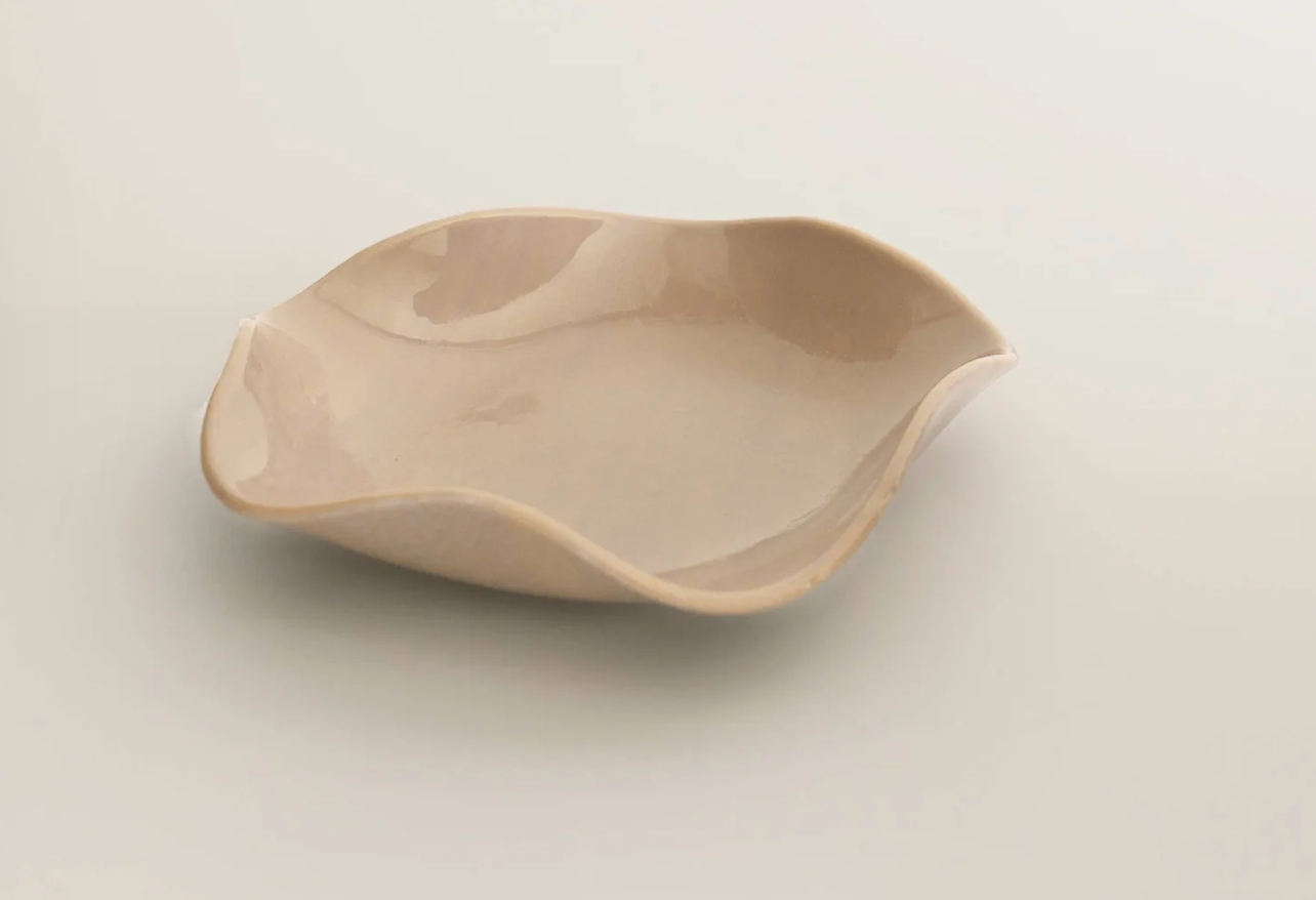 Small Petal Plate Almond