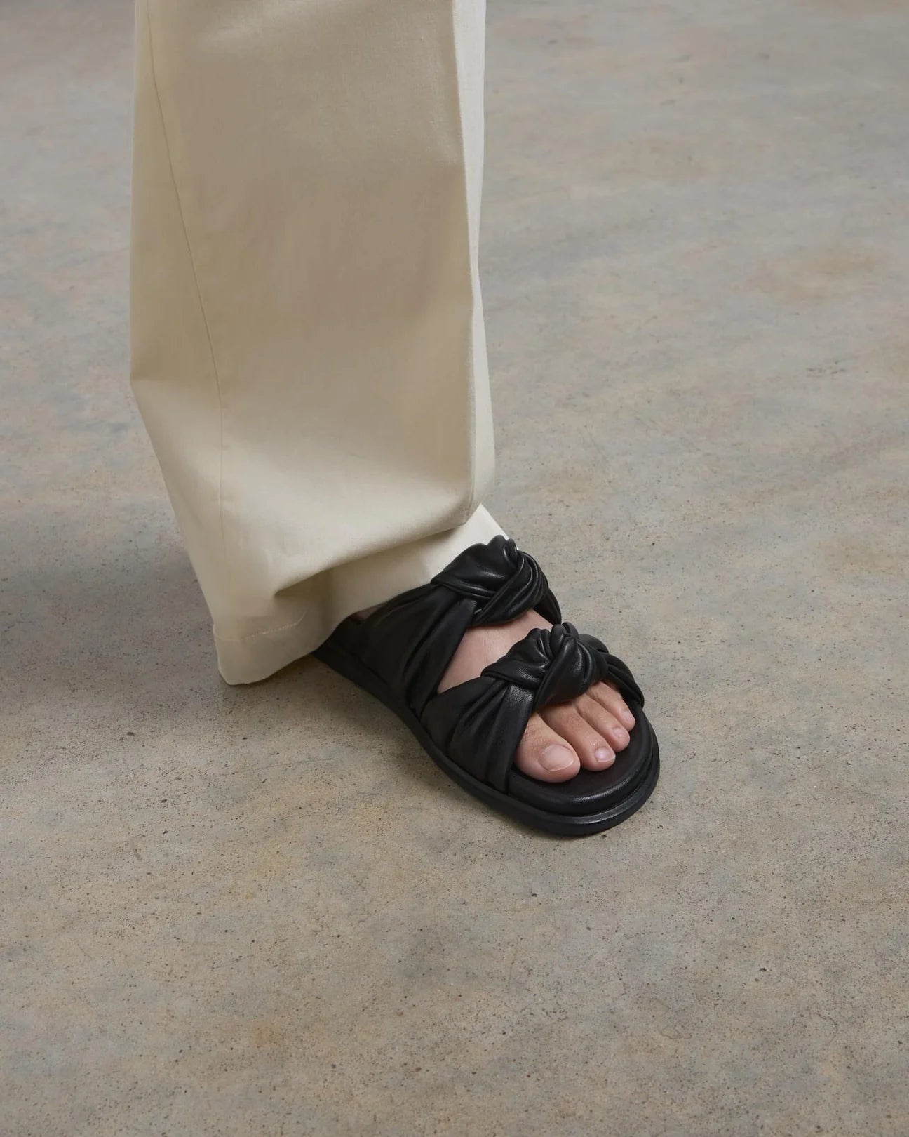 Tye Slide - Black