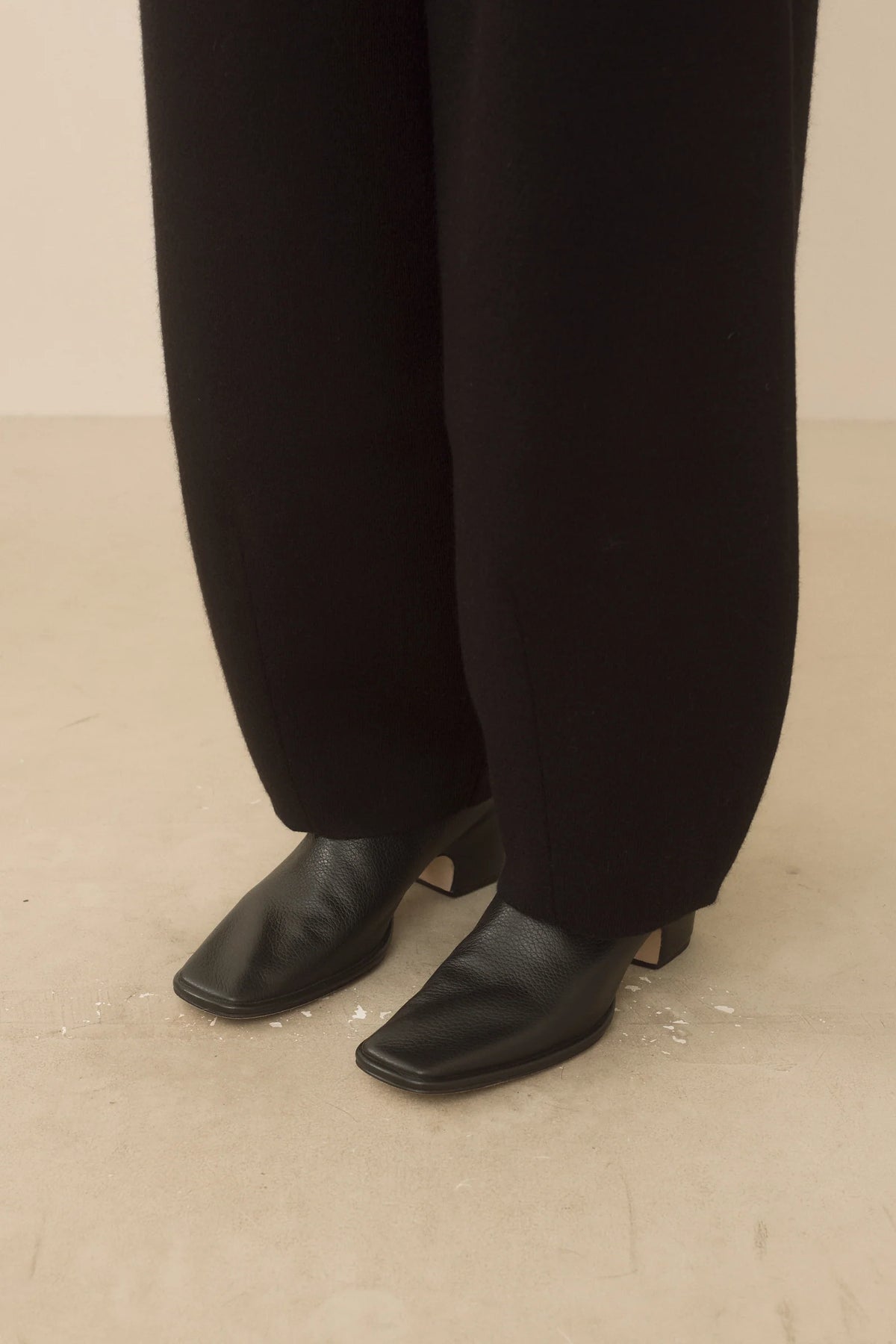 Double Taper Knit Pant- Black