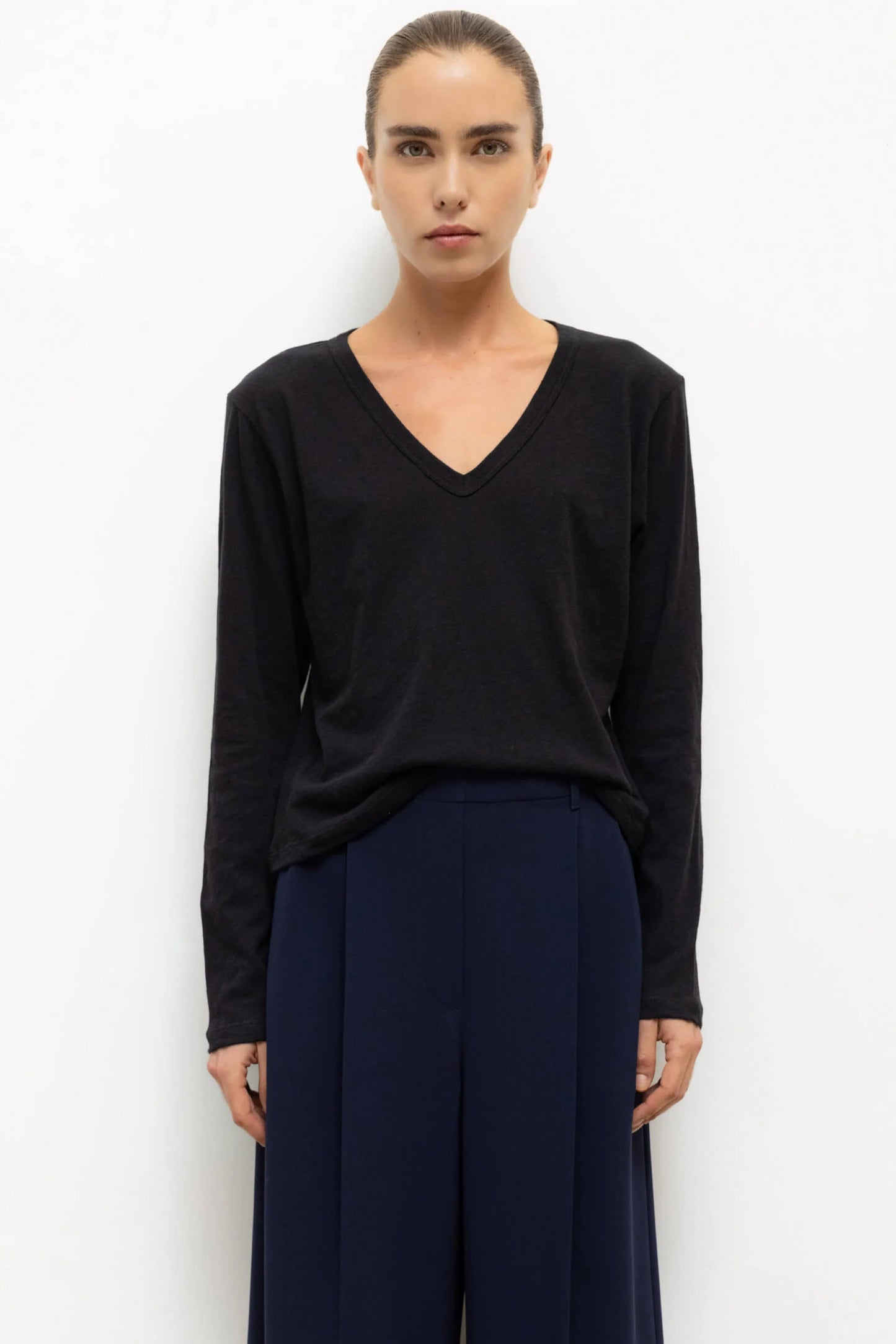 Laura V Neck Long Sleeve - Black