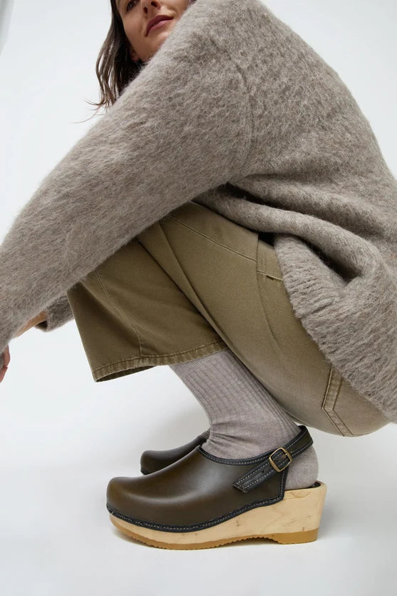 Daisy Clog on Mid Wedge in Army with Black
